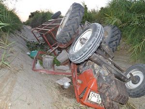 İki traktör su kanalına uçtu: 19 yaralı