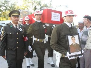 Kazada hayatını kaybeden asker son yolculuğuna uğurlandı