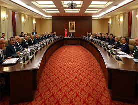 Üç isim AK Parti'den istifa etti