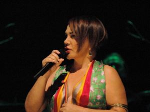 Sezen Aksu terörü kınadı