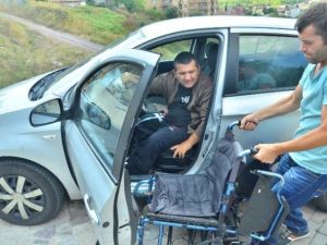 İnsanlığın öldüğü an! Engelli aracına haciz kondu