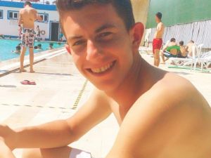 İki kamyonun altında kaldılar: 2 ölü