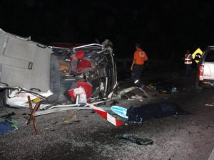 Düğün dönüşü zincirleme kaza: 2 ölü, 8 yaralı