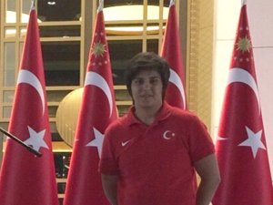 Busenaz Cumhurbaşkanlığı resepsiyonuna katıldı