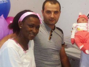 Yattara'nın akrabası Trabzon'da anne oldu