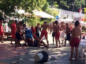 Bu da denize donla girme kavgası: 1 yaralı