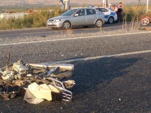 Oromobil motosiklete çarptı: 2 ölü