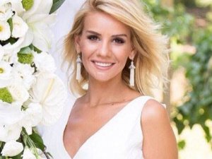 Esra Erol bebeğinin cinsiyetini ve ismini açıkladı!