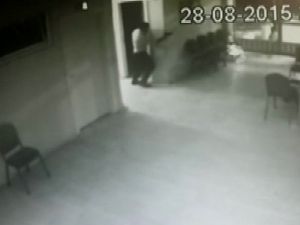 AK Parti ilçe binasına böyle saldırdılar