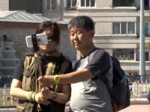 Şüpheli çantayla selfie !