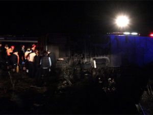 Yolcu otobüsü tarlaya uçtu: 29 yaralı!