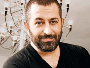 Cem Yılmaz Gönlünü Naz Elmas'a Kaptırdı