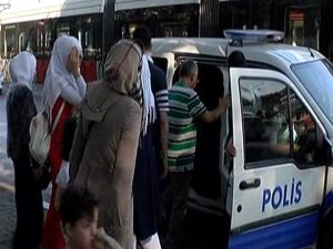 Beyoğlu’nda güpegündüz silahlı gasp