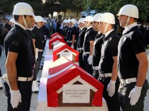 Şehit düşen polislere son görev