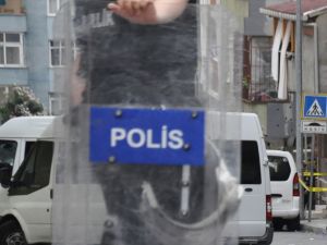 Van’da polise bombalı saldırı