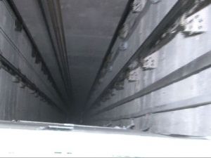 Asansör faciasını paraşüt önledi