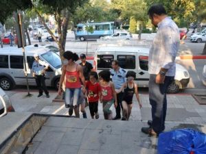 Durdurulan iki minübüste 62 Suriyeli yakalandı