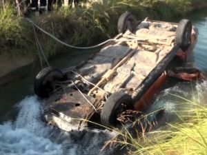 Suriyelilerin içinde olduğu araç kanala uçtu: 1 ölü