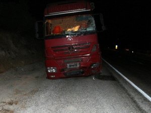 Mersin Mut'ta Tır Dolmuşa Çarptı: 1 Ölü
