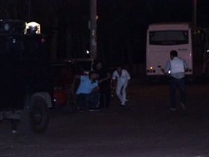 Ambulansa desteğe giden polise ateş açtılar!