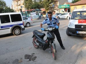 Hırsız kül kedisi gibi geride ayakkabılarını bıraktı