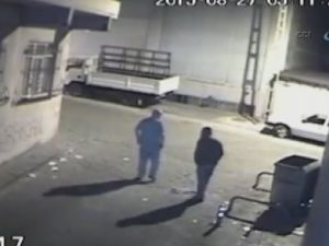 53 yaşındaki oto hırsızı kamerada !