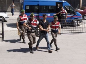 Üvey babasını öldüren zanlı adliyede