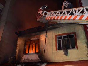 Ahşap ev küle döndü: 2 ölü