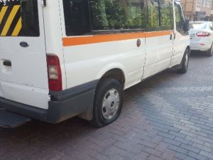 Park halindeki 12 aracın lastikleri kesildi