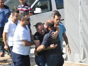 Şehidin babası ve kardeşinin göz yaşartan anı
