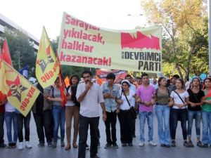 BArış için toplanıp birbirlerine girdiler