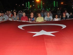 Haberi alan sokağa döküldü