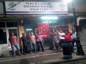 HDP binasına MHP bayrağı astılar
