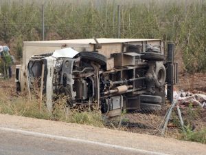 Askeri araç devrildi: 2 yaralı