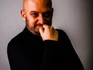 "Eli kirlidir diye tokalaşmayan yurdum insanı!"