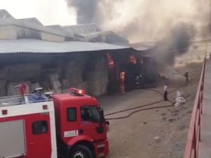 Tekstil fabrikasında korkutan yangın