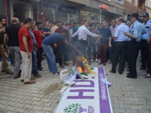 HDP’nin tabelasını yaktılar