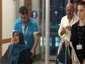 Şehit annesi Hac’dan tekerlekli sandalye ile döndü