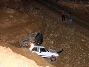 Aynı noktada 2 araç üst üste uçurumdan uçtu!