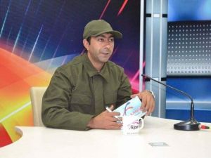 Haber bültenini asker kıyafetiyle sundu