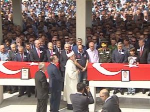 Şehitleri devletin zirvesi uğurladı