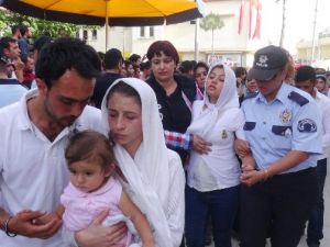 Şehit eşi yürekleri dağladı: "Ağlayıp onları sevindirmeyeceğim"