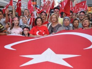 İzmir teröre karşı yürüdü