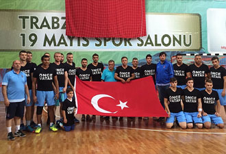 TS hentbol takımından saygı duruşu!