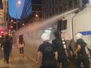 HDP binasına girmek isteyenlere müdahale: 18 gözaltı