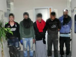 Etekli teröristler bombayı patlatamadan yakalandı