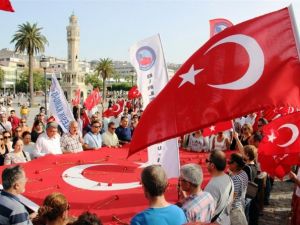 Bayrak satışı arttı ama esnaf mutlu değil!