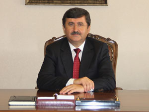 Vali Öz: Ekmek parası için gelenlere!