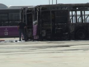 İETT garajındaki 2 otobüs kül oldu