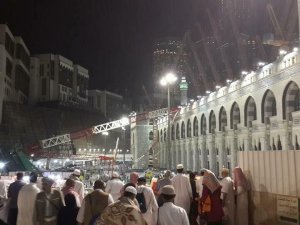 Kabedeki faciadan son anda kurtuldu